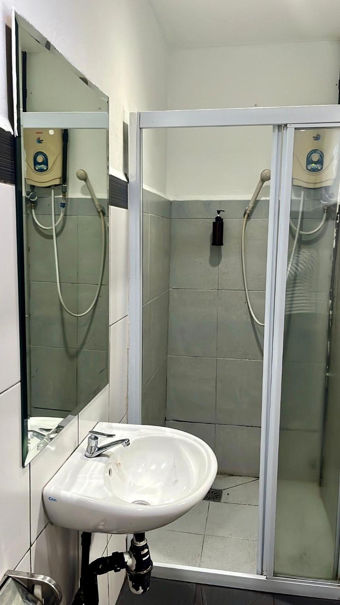 Switz Paradise Hotel - 5 Minute Walk To Centre Point And 10 Minute Walk To Waterfront- Kota Kinabalu Extérieur photo